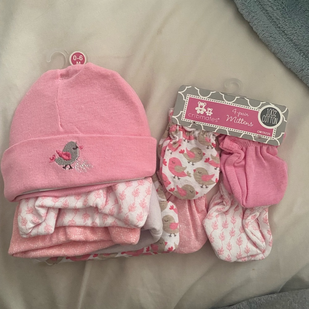 Cribmates 4 Pairs of Beanies & Matching Mittens